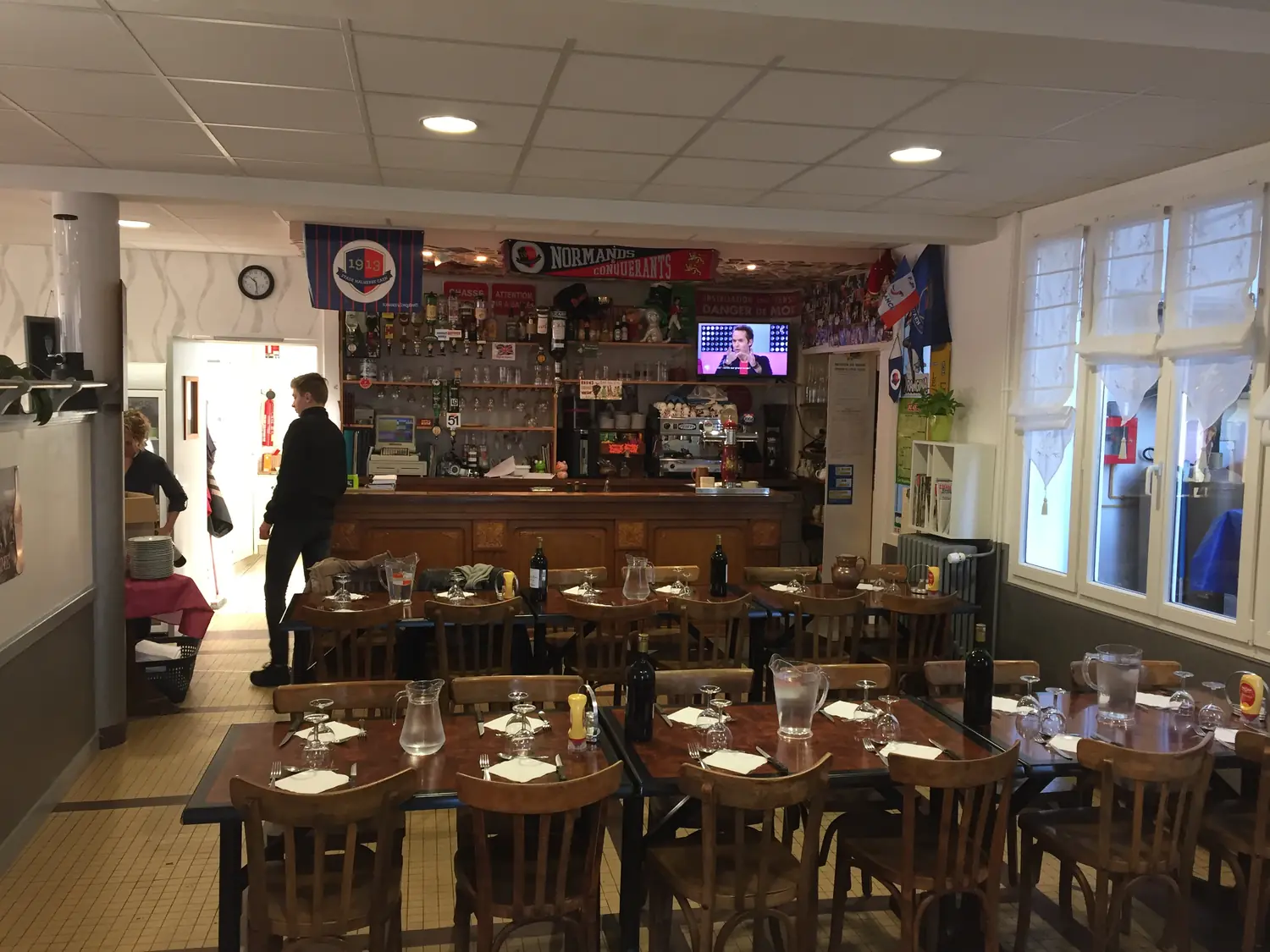 Le bar et la première salle de La Maison d'Andaine